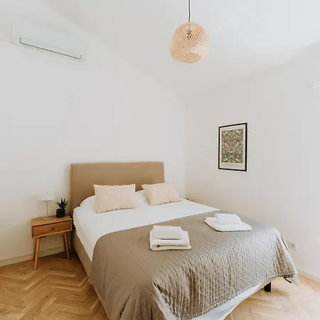 Boutique Old Town Apartment