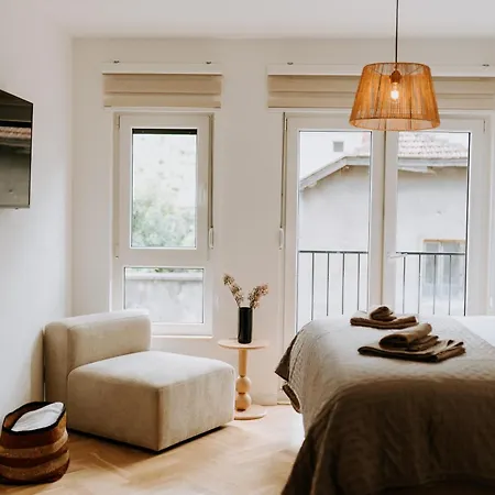 Boutique Old Town Apartment *